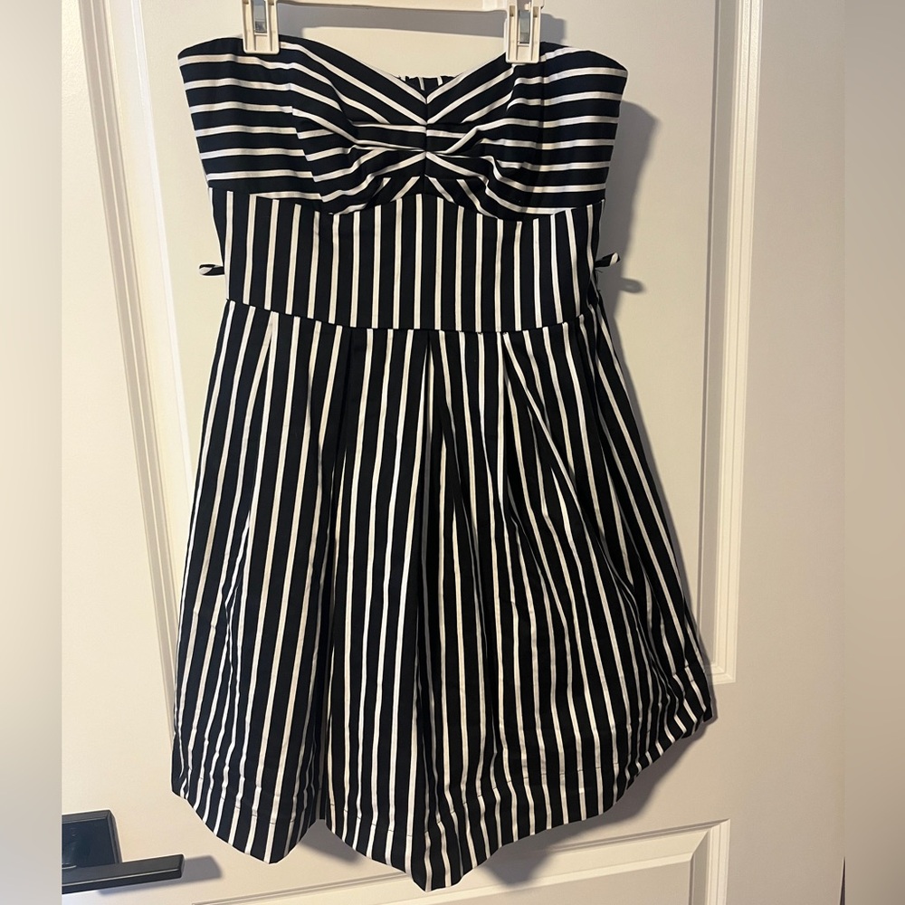 2000’s Strapless navy blue and white mini dress